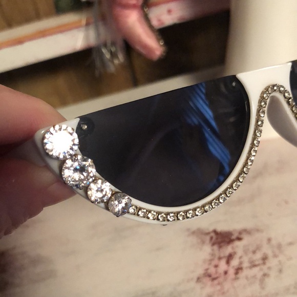 White Rhinestones UV400 Protection Women’s Sunglasses 🕶️ - Picture 4 of 17